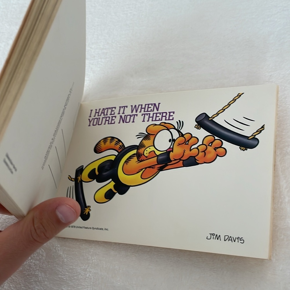 Vintage 1989 Garfield “thinking of you”
Postcard book — 30 full colour cards. - Picture 17 of 17